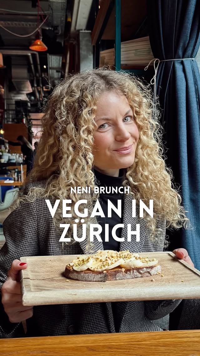 𝘶𝘯𝘣𝘦𝘻𝘢𝘩𝘭𝘵𝘦 𝘸𝘦𝘳𝘣𝘶𝘯𝘨 Neu in Zürich: NENI-Brunch!🍊🧆🥞 Ab sofort könnt ihr im 25hours Hotel jeden Samstag und Sonntag von 12-16 Uhr ein üppiges Buffet mit vielen der beliebtesten NENI-Klassiker genießen!😋 Und ja: als Veganerin kann ich es absolut empfehlen!Vegane Highlights:🍌 Peanut Butter Banana Sauerteigbrot🧆Die berühmten NENI Falafel🍆Diverse Dips: Verschiedene Hummus-Sorten & Baba Ganoush🥛Pflanzliche Milch- und Joghurtalternativen🍑Frisches Obst, Säfte & Smoothie Bar🧀 Veganer Käse & Aufschnitt🥜Erdnussmus & Marmelade🥣Müsli-Station zum Selbstmixen🥂 Preis: 55 CHF pro Person. Optional: Prosecco Pauschale für 14 CHF extra.📍 Langstrasse 150, 8004 Zürich#vegan #zürichvegan #veganbrunch #brunchzürich #zurichfoodspots by @elisa.brunke