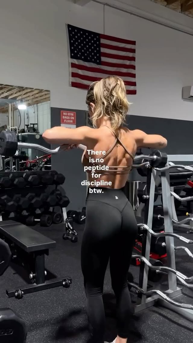 F*ck shortcuts & quick fixes.The real flex is becoming someone who keeps showing up for themselves, even when they don’t feel like it 🤝 Friendly reminder to get after it queens 👸 by @allybesse