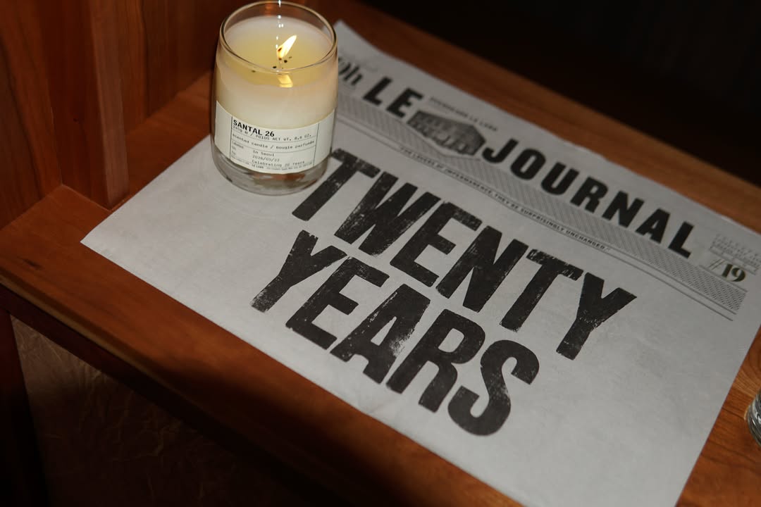 #광고@lelabofragrances 20th Anniversary Dinner 르 라보의 20주년을 기념하며슬로우 퍼퓨머리의 정수 출간을 축하드립니다.이날 선물받은 르 라보의 rose는 생각하던 흔한 장미향이 아니라향을 맡았을 때 장미꽃과 장미줄기, 가시, 잎까지 머릿속에 떠오르는향으로 약간의 충격을 받았던 저녁식사였어요 (좋은충격입니다)함께 식사했던 아름답고 향기로운 분들의 행복한 얼굴들르 라보를 향한 애정이 가득담긴 이야기들을 들으며따뜻하고 맛있는 음식들을 배불리 먹었습니다!르 라보의 브랜드 선언문 중우리는 화장품을 동물에게 테스트 하는 것 보다 뉴요커에게 테스트 하는 것이 오히려 더 인간적이라고 믿습니다.라는 내용에서 르 라보의 재치. 강단있고 따뜻한 신념이 느껴져안 그래도 르 라보 좋아하는데 르 라보에 사랑에 빠진 저녁이었다고 합니다.#르라보 #르라보20주년 #theessenceofslowperfumery by @____sunmi____