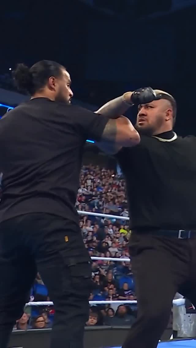 Had us in the first half ngl 🙄 #SmackDown by @thegoodbadguytamatonga