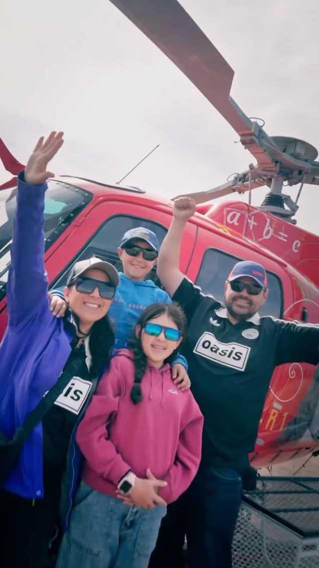 ¡Hay experiencias que simplemente no se olvidan! 💙🚁Así vivió Carolina Bellei el premio que ganó junto a Copec en nuestra icónica campaña “90 formas de decirte gracias”: Un increíble sobrevuelo por los glaciares de la cordillera chilena junto a EcoCopter, una experiencia inolvidable que puedes encontrar en @tur.com_la ¡para vivirla cuando quieras! 😎Pudieron disfrutar panorámicas únicas y momentos en familia que quedarán para siempre en la memoria ✨Nuestra campaña se vivió en el marco de la celebración de los 90 años de Copec en 2025 donde premiamos a 90 personas que nos eligen día a día. #Copec by @copec_cl