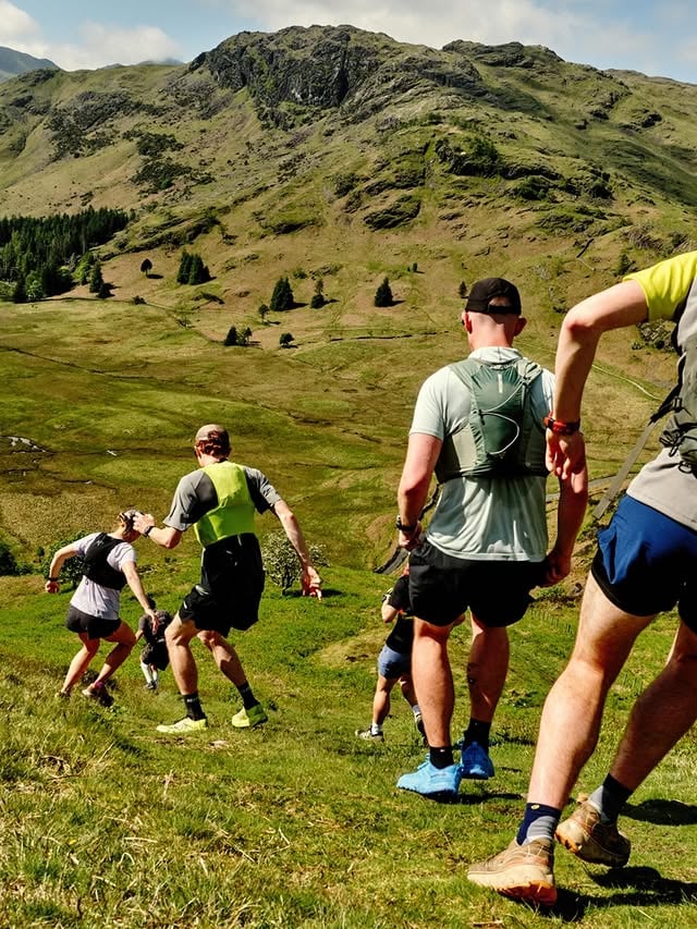 Steep climbs, rugged paths, and unpredictable weather conditions. This is the essence of fell running, and it requires both physical endurance and technical skill to take part. In the ‘Advanced Fell Running’ clinic, expert guides pushed participants to their limits while providing expert coaching and insights on some of the Lake District’s most difficult terrain.📸: @joehartphoto / 🎥: @luckynelson by @arcteryxacademy