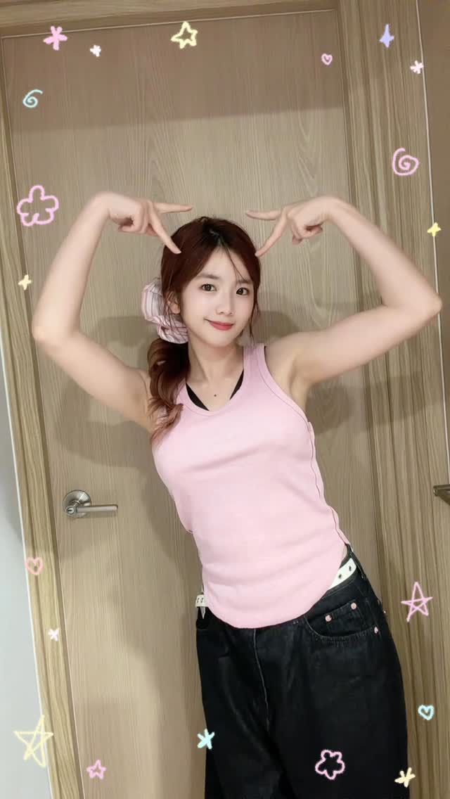 Hello 🐱💓 by @yuyu__liu
