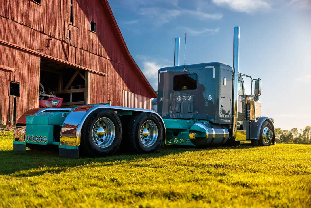 Notorious Builds by DCT Peterbilt 589 😎 #dickersoncustomtrucks #parts4rigs #notoriousbuilds #peterbilt589 #peterbilt by @dickersoncustomtrucks