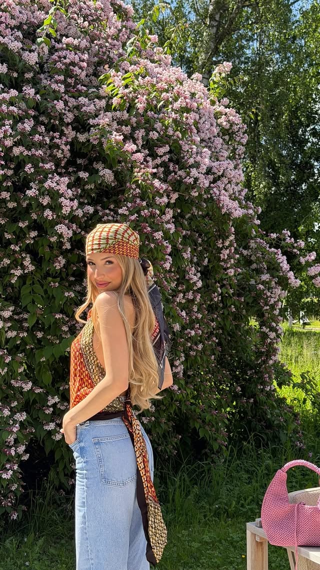 There is nothing better than a slow summer day - but what makes it even better is my H&M summer outfit #ad I Anzeige13459660011333763013122267005213150850011336239002 by @mirlindalajqi