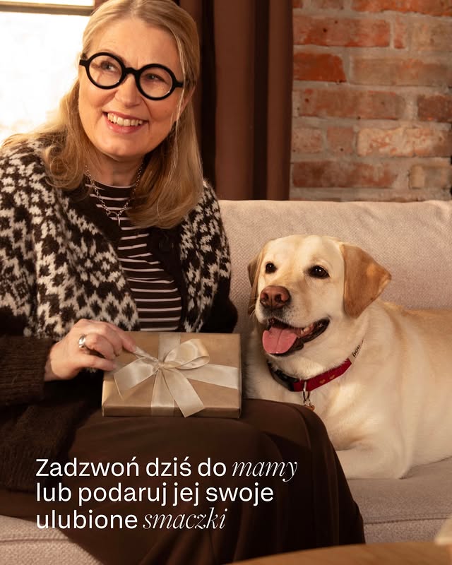 Bycie mamą to troska, czułość, cierpliwość i miłość okazywana każdego dnia - niezależnie od tego, czy w zamian otrzyma się przytulasa i zdanie „kocham Cię”, merdanie ogonem czy głośne mruczenie. Dzisiaj składamy życzenia najwspanialszym opiekunkom pod słońcem! ❤️🐾#dzienmatki #psiamama #kociamama #paiarze #kociarze by @johndog_pl