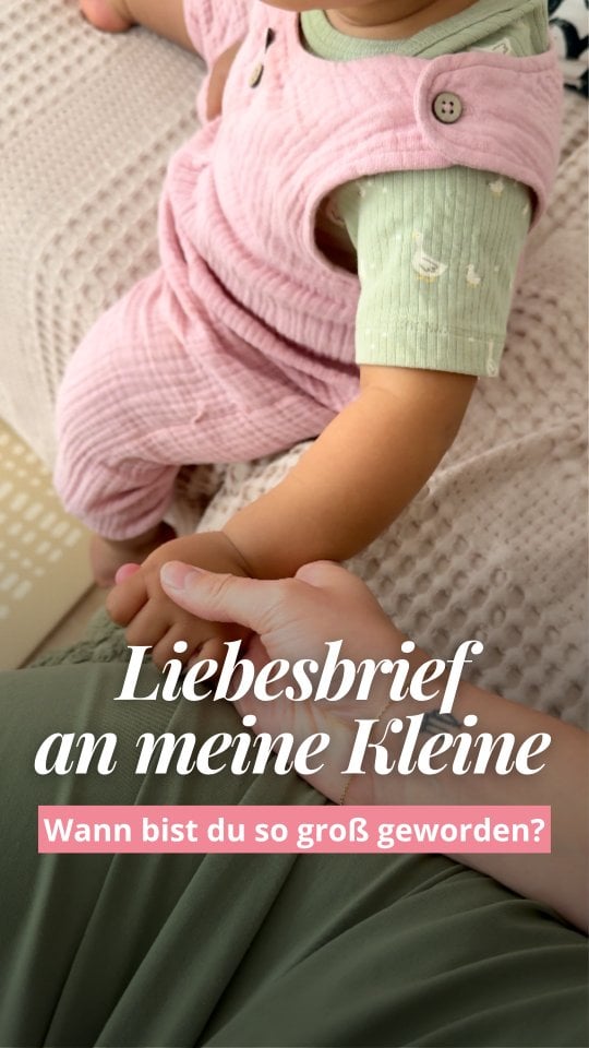 „Zwischen all den zu kleinen Sachen von gestern sehe ich, wie groß du geworden bist. Und ich liebe dich jeden Tag ein bisschen mehr. 🤍Umso wichtiger sind mir die Dinge, die dich begleiten:weich, sicher und mit Liebe gemacht –wie die Kleidung von ALANA, die für hochwertige Bio-Qualität und verantwortungsvolle Herstellung steht. 🌿“Was war die letzte Größe, von der ihr euch verabschieden musstet? 🥺👇____#echtemamas #mamaliebe #kleinewerdengroß #babyglück #babykleidung
