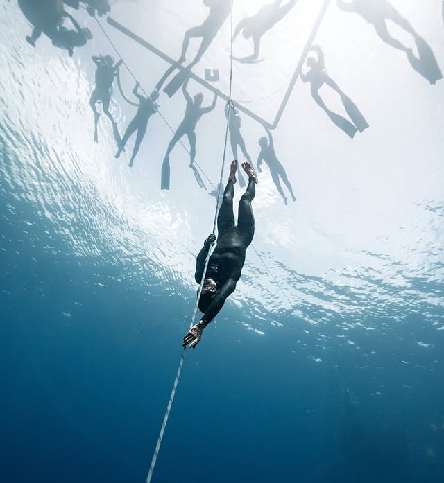 Domani tornerò in acqua con un solo obiettivo:DIVERTIRMI. 💙Godermi ogni istante, dal primo all’ultimo secondo, con il sorriso.Sarà l’ultimo tuffo prima di salutare questa isola meravigliosa che, ancora una volta, mi ha insegnato tanto e mi ha regalato emozioni che porterò con me a lungo. 🌊Domani voglio semplicemente vivere il mare, come amo fare, e ringraziarlo. ✨⏰ Official Top: 10:52 AM 🇵🇭🇮🇹 4:52 AMSe vorrete seguire il tuffo e la diretta dalla superficie, ci vediamo sulla pagina di @camotesfreediving 💙Tomorrow I will be back in the water with one simple goal:TO HAVE FUN. 💙To enjoy every single moment, from the first second to the last one, with a smile.It will be my final dive before saying goodbye to this wonderful island which, once again, has taught me so much and given me emotions I will carry with me for a long time. 🌊Tomorrow I simply want to live the ocean, the way I love to do, and be grateful for everything it has given me. ✨⏰ Official Top: 10:52 AM 🇵🇭🇮🇹 4:52 AMIf you’d like to follow the dive and watch the live stream from the surface, join us on the @camotesfreediving page.📸 by @fed.under.water by @alessia.zecchini