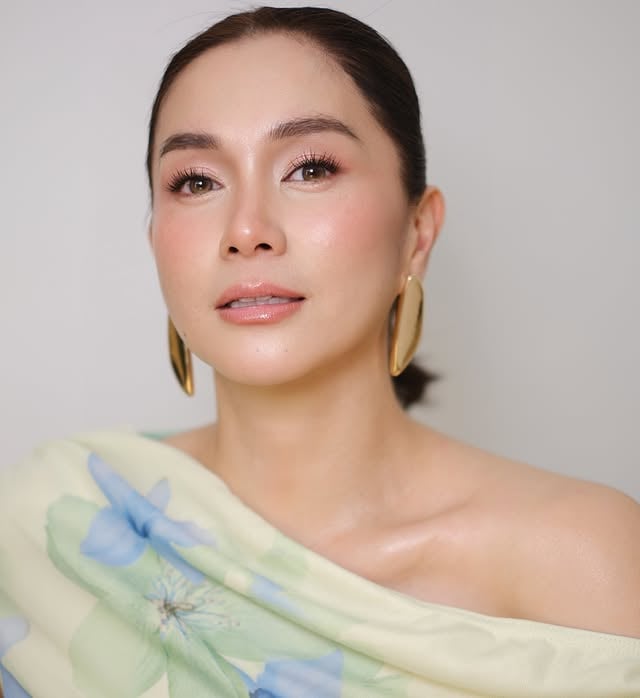 @marieltpadilla x @chefaybsparagisph Makeup @ann.tinaj Hair @archairstyle style @egarivera by @marieltpadilla