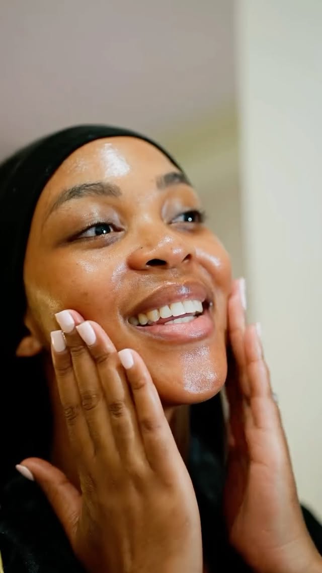 That time of the month always gives me a pimple… or 2… or 3 😫💔Thankfully, the L’Oréal glycolic range now has Melasyl to help target dark spots and even out skin tone. Ican’t wait to show you the results!👏🏽#meetmelasyl #lorealparisza #worthit #skincare #ad by @lisa_mthembu