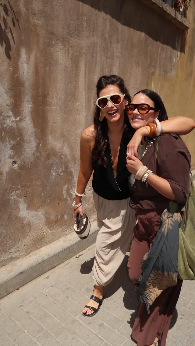 Women who clap for each other while discovering the world together. 🇲🇦✨#femalefriendship #femaleenergy #traveltheworld #friendsforlife❤️ #sisterfromanothermister by @ivelinachoeva