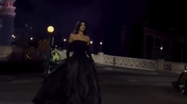 👸👸 #kyliejenner #runway #reels by @fileskyliejenner