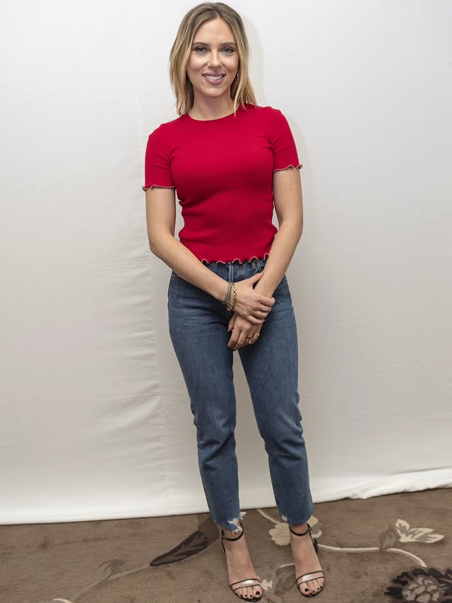 Scarlett Johansson #feet #celebrityfeet #soles #prettyfeet #celebfeet by @prettycelebfeet