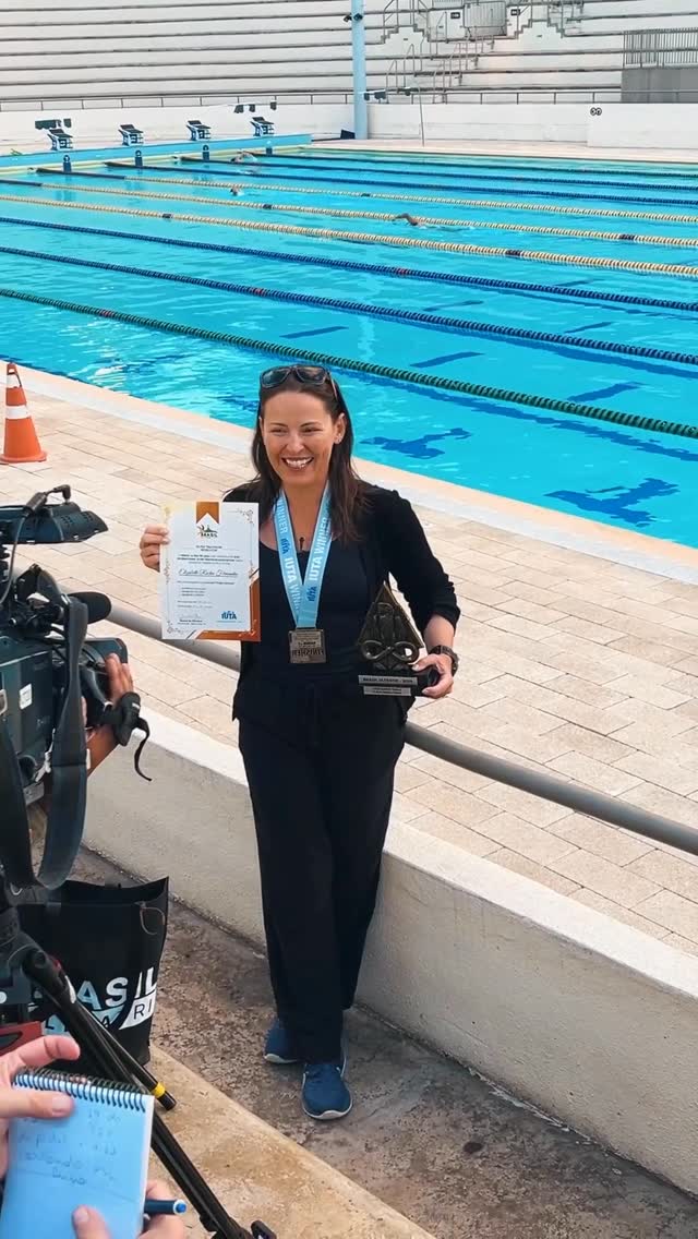 Você sabia que as provas de ultra triathlon acontecem em piscinas de 50m? Por esse motivo, a Elizabeth Rocha, triatleta e recordista brasileira no esporte, escolheu a Piscina Mercado Livre para se preparar da melhor forma para a competição. Na visão da empresária, as dimensões olímpicas e a possibilidade de realizar treinos de longa duração são os fatores que fazem toda a diferença na sua rotina. Vem conhecer essa história! 🏅💛#mercadolivrearenapacaembu by @mercadolivre.arenapacaembu
