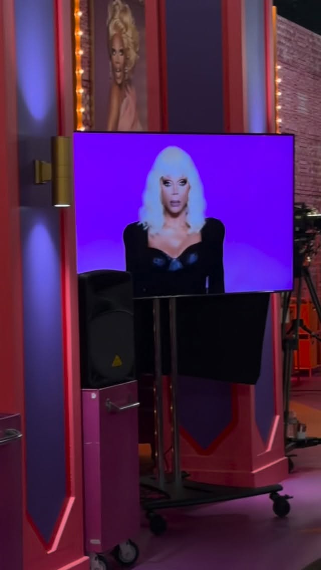 #DragRaceFYC 👑 Academy members got their life on the RuPaul’s Drag Race set to celebrate Season 18 for our EMMY For Your Consideration event!

⬇️ WHERE TO WATCH #DragRace S18 + Untucked
🌍 @wowpresentsplus worldwide ex. USA, Canada, Australia
🇺🇸 @mtv
🇨🇦 @cravecanada
🇦🇺 @stanaustralia