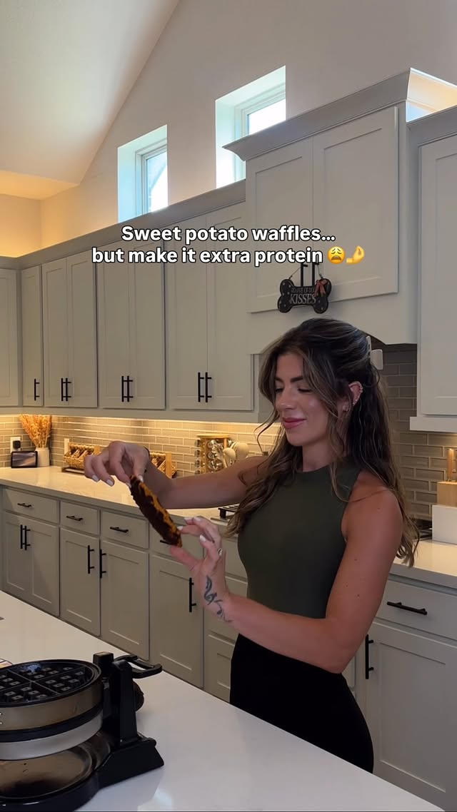 I SAID WHAT I SAID 😮‍💨Saw this viral sweet potato waffle recipe and decided to take it up a notch by adding some extra protein because #gains 😎 For the waffles:🥔 1 large baked sweet potato (don’t steam for less moisture)🥚 1 egg💪 1 scoop Kodiak waffle mix🧂 Salt, pepper, garlic powder to tasteMash everything together, add to a waffle maker, and cook until golden brown & crispy ✨ (I cooked mine for about 12 minutes each) Top with:🥑 Avocado🌱 Arugula🍳 Fried egg🧂 Salt, pepper & red pepper flakes🍯 Drizzle of hot honey10/10No notes.Will absolutely be making this on repeat 😂#recipe #recipeoftheday #recipeshare #healthyeating by @allybesse
