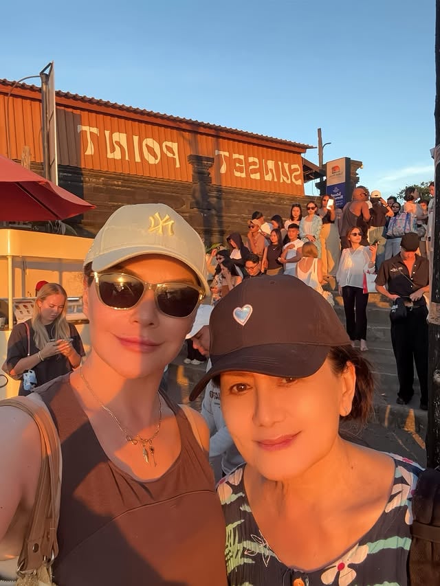 Sunset Rhythm with My Mama 🧡 by @tamarableszynskiofficial