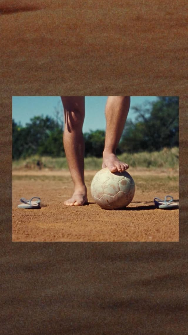 Por essa vocês não esperavam... havaianas e @netflixbrasil juntinhas e na telinha em Brasil 70: A Saga do Tri!Havaianas. Desde 1962, inspirando o jeito brasileiro de jogar. 🩴 by @havaianas