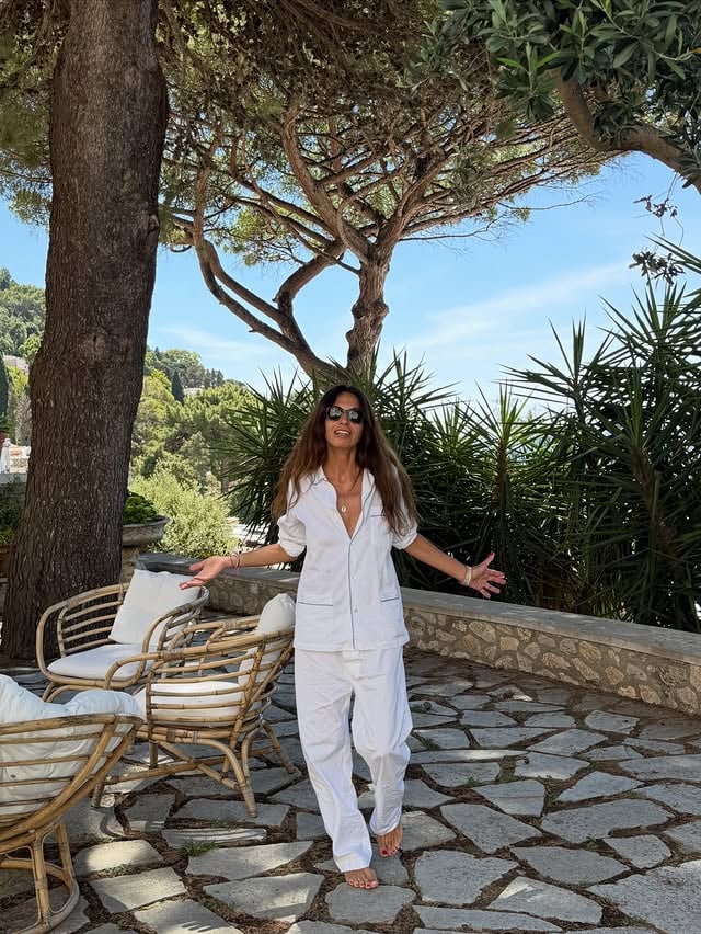 .AVEVA CAPELLI SENZA REGOLE.COME LEI.PORTAVA CON DISINVOLTURASPETTINATURE FANTASTICHE.#PositanoCapriSoloAndata#ViviAMare#NoiMichettiConfusiEFelici#IRodriguezCheDream by @vivianavolpicella