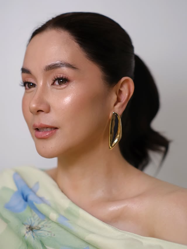 @marieltpadilla💚Make up : @ann.tinaj Stylist : @egarivera Hair | Photo : @archairstyle #archairstyleIf you’re looking for a hairstylist for your future event, just send me a private message. #hair #hairstylist #hairstyle #hairstylistphilippines by @marieltpadilla