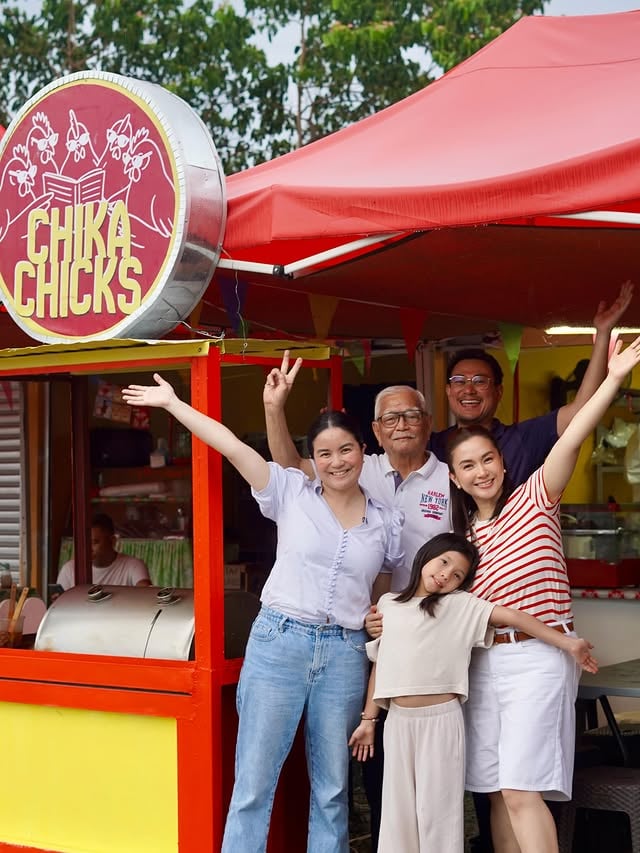 We visited the latest @chikachicksph branch in Bagtas Cavite 👏🏼👏🏼👏🏼 as usual super sarap and Gabriela went with me dami na kain na chicken 🐔 by @marieltpadilla