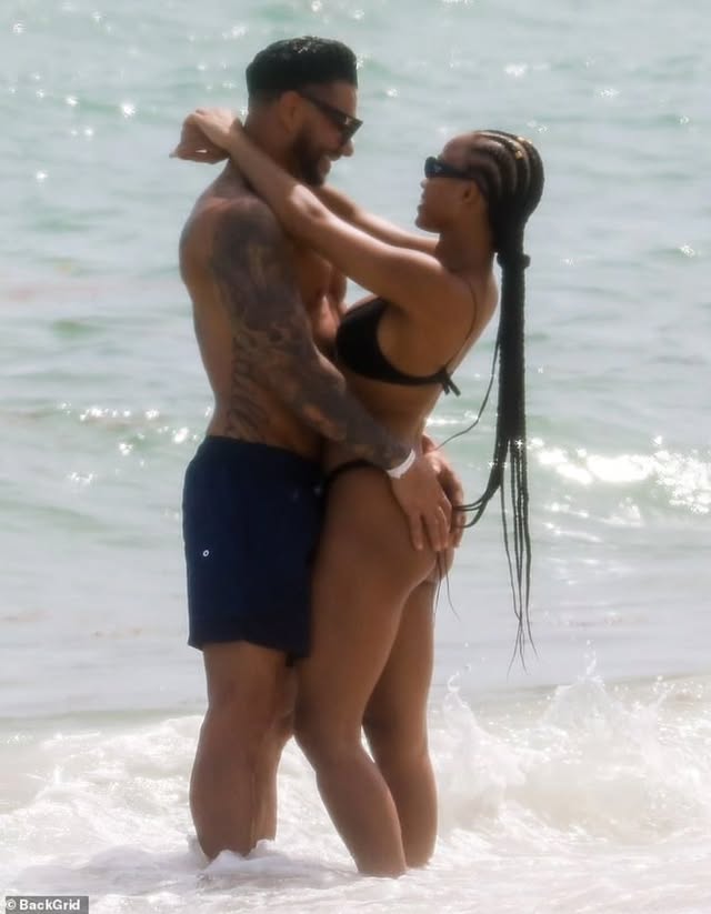 MIAMI THROWBACK 😎🌊Pauly & Nikki soaking up the sun, the sand, and each other.Take us back to this beach energy immediately!#realitytv #jerseyshore #nikkisaintclaire #djpaulyd #JerseyShoreFamilyVacation by @djpaulydandnikkifanpage