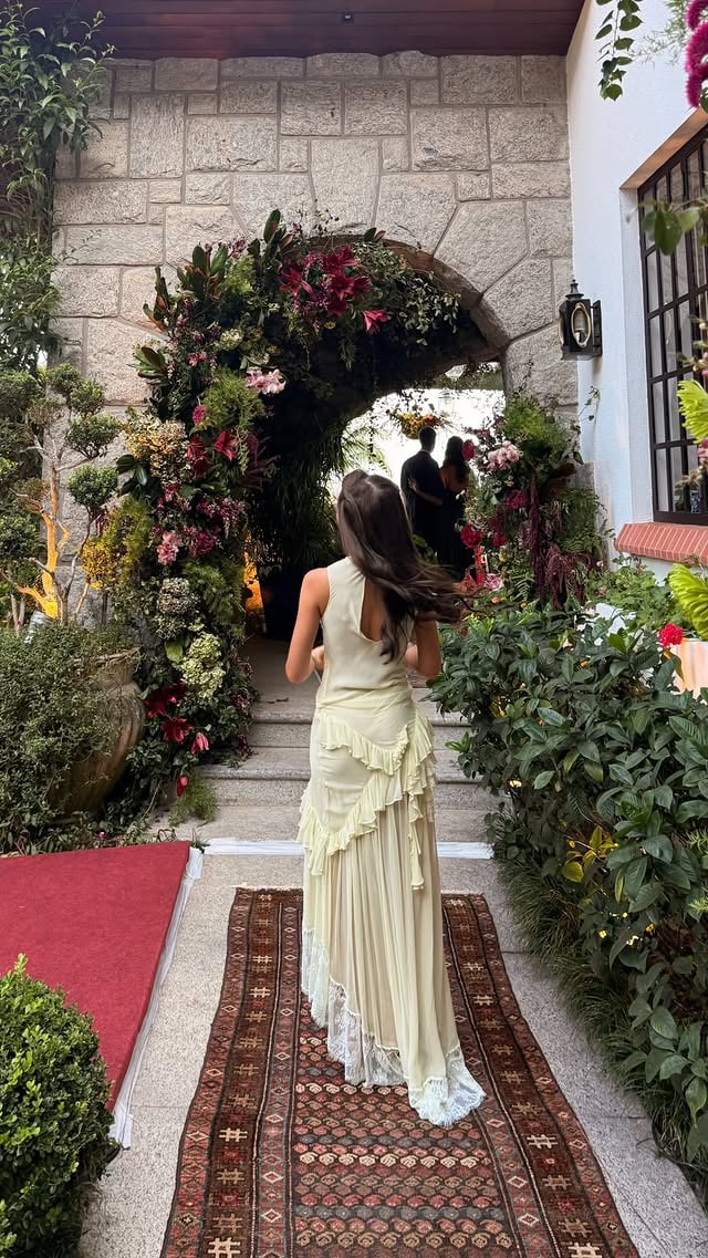 parte 2 missão madrinha 🦋🩷 @georgialeao @guittyveiga foi incrível participar desse dia tão lindodress @collinastrada shoes @renecaovilla bag @missoni by @paulinhasaric