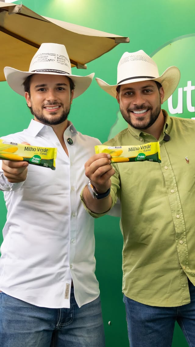Tem sabores que refrescam e outros contam histórias! Depois de descobrir como o picolé de milho verde desperta tantas memórias, chegou a hora de voltar para a origem. A próxima parada é na minha fazenda, para acompanhar de perto o caminho do milho até se transformar em um dos sabores mais marcantes da @frutosdegoias . Quem vem com a gente?#publi by @afiune_caio