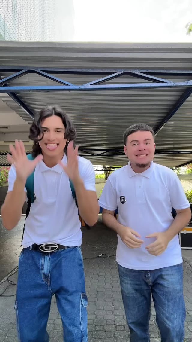 Esperando o sinal tocar na Escola Saturno, estão ansiosos para ver o que está rolando nos episódios? 👀 🪐💙#casasaturno #lde4 #lancedeescola4 by @acasasaturno