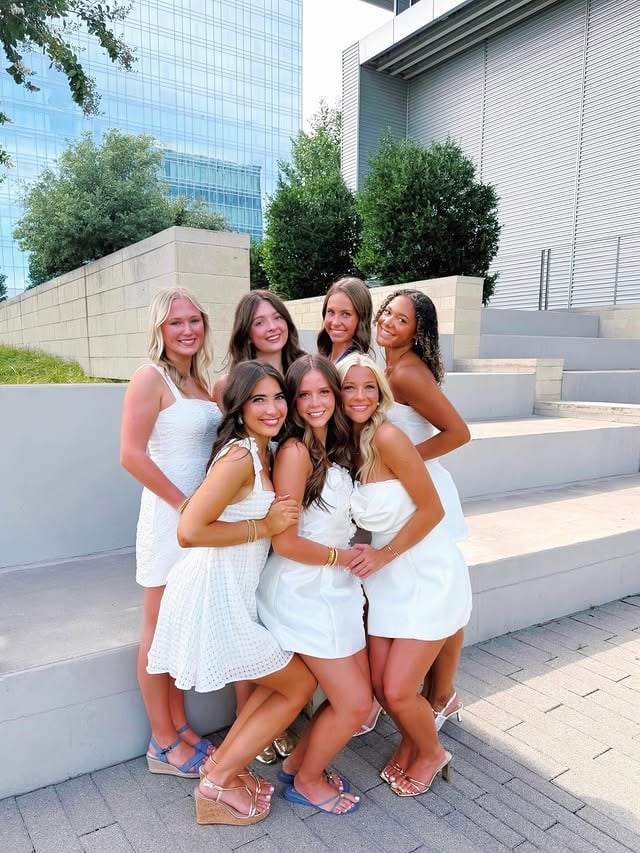 We did it!!!!
So beyond grateful for alllll the ways the Lord has been faithful and present through every season, and I can’t wait for all that He has in store over these next four years!! See you in the Sip!!!!