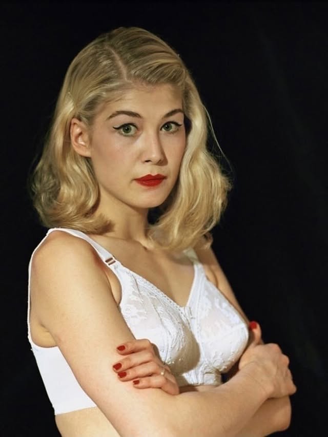 rosamund pike#rosamundpike by @pictures_from_movie