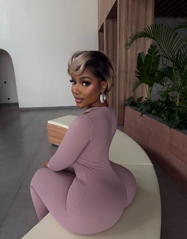 I’m the table , the meal and the view 💜