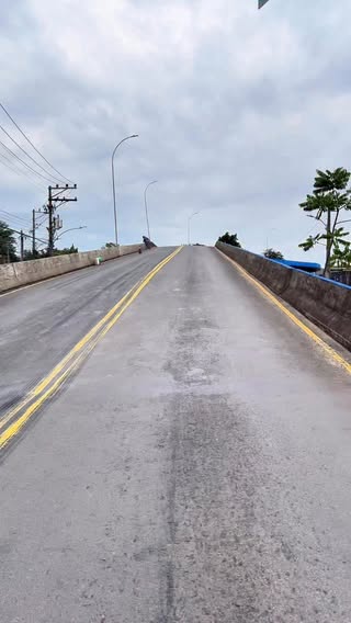 🚧✨ Quem passa pelo Viaduto Bocaininha x Saudade já percebeu a transformação!

A Prefeitura de Barra Mansa realizou serviços de manutenção, limpeza e nova pintura no viaduto, garantindo mais segurança, melhor mobilidade e um ambiente mais agradável para motoristas e pedestres que circulam diariamente pela região.

As ações fazem parte do trabalho contínuo de zeladoria e revitalização dos espaços públicos, levando mais cuidado, organização e qualidade de vida para a população.

🎬 Aperte o ▶️ e confira o antes e depois dessa transformação!

👇 E você, o que achou do resultado? Conta pra gente nos comentários.

#BarraMansaRJ #GovernoPresente #Infraestrutura #Zeladoria #MobilidadeUrbana