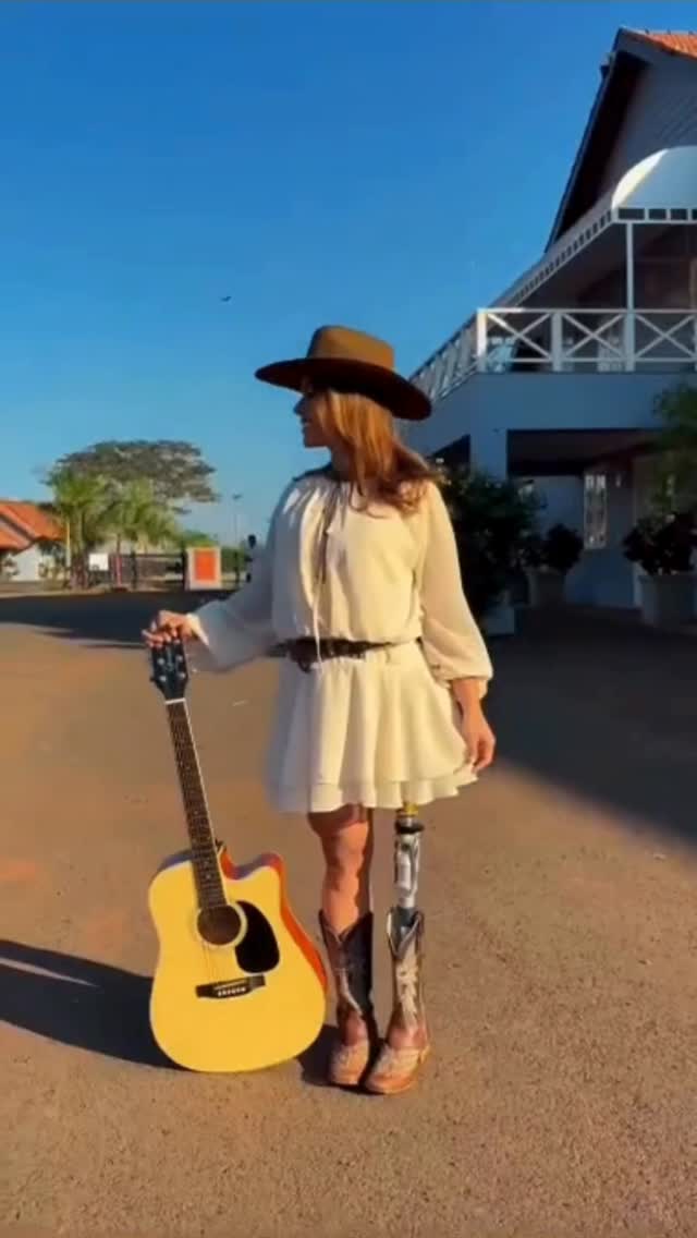 Meu coração transborda de alegria! 💙 @rodeiopelavida 2026!De primeira rainha a cantora oficial do Rodeio pela Vida. Esse evento é a minha casa e apoiar o Hospital de Amor através da minha música é uma honra imensa.O meu convite é mais do que especial: quero ver todo mundo lá cantando comigo por uma causa que salva vidas! Vamos juntos, todos os dias no palco secundário às 21:00hrs🤠🎸Produção de vídeo: @agencia.inova.mkt ..#showsertanejo #rodeiopelavida2026 #cantorasertaneja #vemprorodeio by @tarcianaalencar