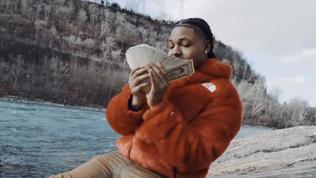 Buffalo, Ny artist @jaeso_ono dropped visuals to “Flyer Than You” y’all feeling this one?? 🔥🔥 or 👎🏾👎🏾
