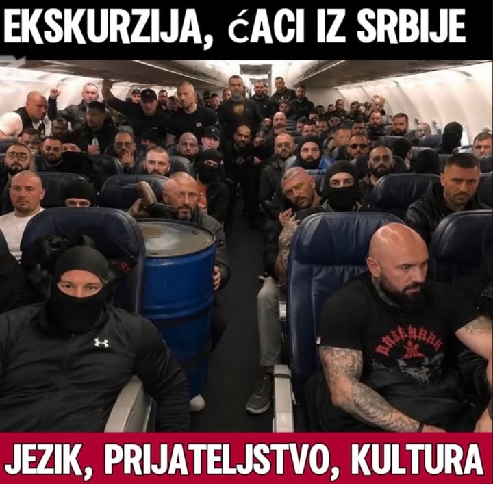 Izgradnja kulture putovanja među srednjoškolcima u regionu prioritet. Srpski maturanti danas posetili Tivat. Kratka poseta ovom biseru crnogorskog jadrana završena fotografisanjem. Naši srednjoškolci nosili predivne crne helanke sa šljokicama. Paž frizura popularna među mladima i patike marke Nike.