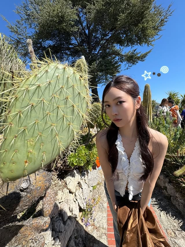 ☼ ⋆｡𖦹°⭒
점점 더워지는 서울 날씨에 니스가 그리워지는..🌞
느긋하고 따뜻했던 니스🥹🤍
