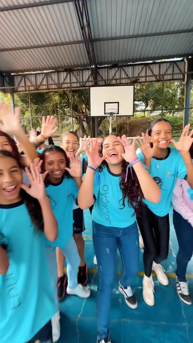 O clima de Copa do Mundo já chegou às escolas da Rede Municipal de Ensino de Barra Mansa! 🇧🇷⚽Com muita alegria, criatividade e animação, os alunos da Escola Municipal Damião Medeiros entraram no ritmo e mostraram toda a sua energia em uma homenagem à Seleção Brasileira.A contagem regressiva para torcer pelo Brasil já começou por aqui. E você, também está na expectativa? 💚💛#BarraMansa #EducaçãoBM #SeleçãoBrasileira #CopaDoMundo #OrgulhoDeSerBM by @barramansarj