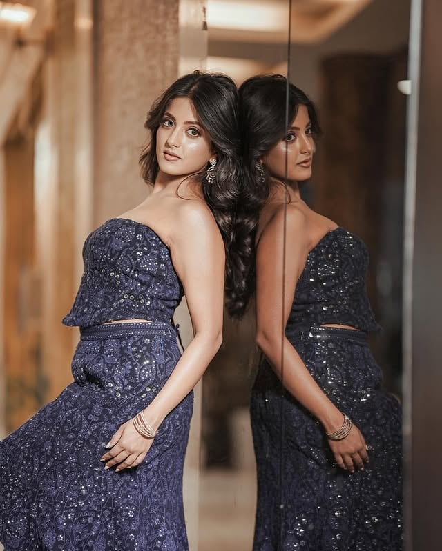 Mirror Mirror Styled by @officialanahita Shot by @tarun_panwar_clicks #ulkagupta #fyp #indianglam #actor by @ulkagupta