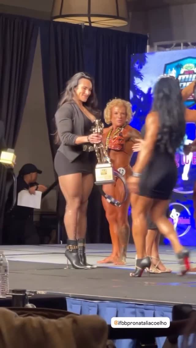 #MsOlympia @ifbbpronataliacoelho Again on that stage. 12 years ago competing as a Teenager Figure Athlete on that stage and today as the Ms Olympia proudly crowning the Overall Women’s Physique Champion 👑🫶 

Supporting those who always supported me here at the 2026 NPC Mid Florida Classic. This is what our sport is all about. #npcfloridastrong #pharlabs

Português: 🇧🇷 
De volta à esse palco. Há 12 anos atrás, eu competia nele como atleta da categoria Figure na divisão Teen; hoje, como campeã Ms. Olympia, coroando a campeã Overall da categoria Women’s Physique 👑🫶

Apoiando aqueles que sempre me apoiaram, aqui no NPC Mid Florida Classic 2026. É disso que se trata o nosso esporte.