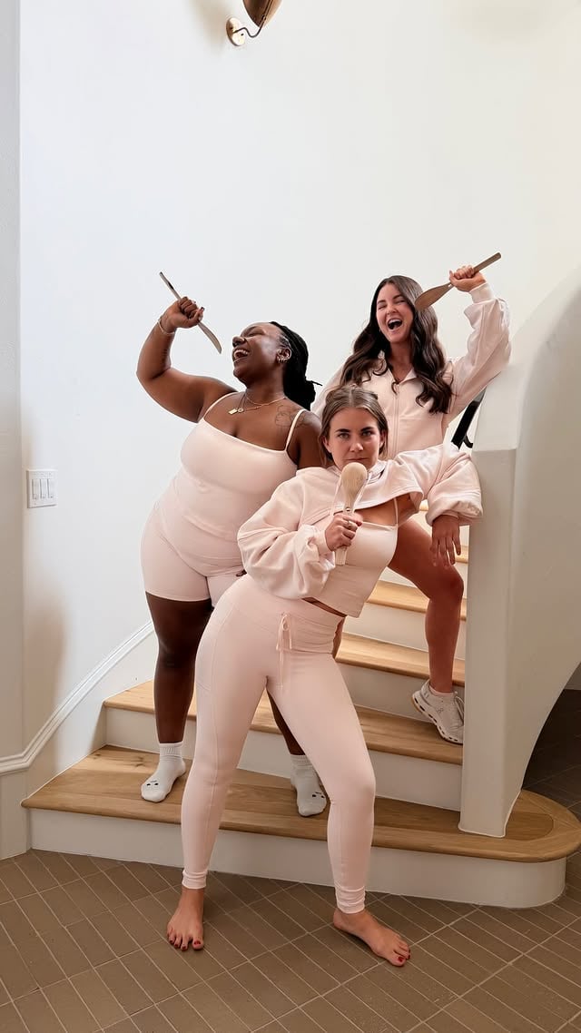 Couldn’t be us.👯‍♀️🪩don’t be shy, let us know what song we should perform next... ↓#trend #coworkers #womensfashion #marketinggirlies #marketingteam by @popflex_active