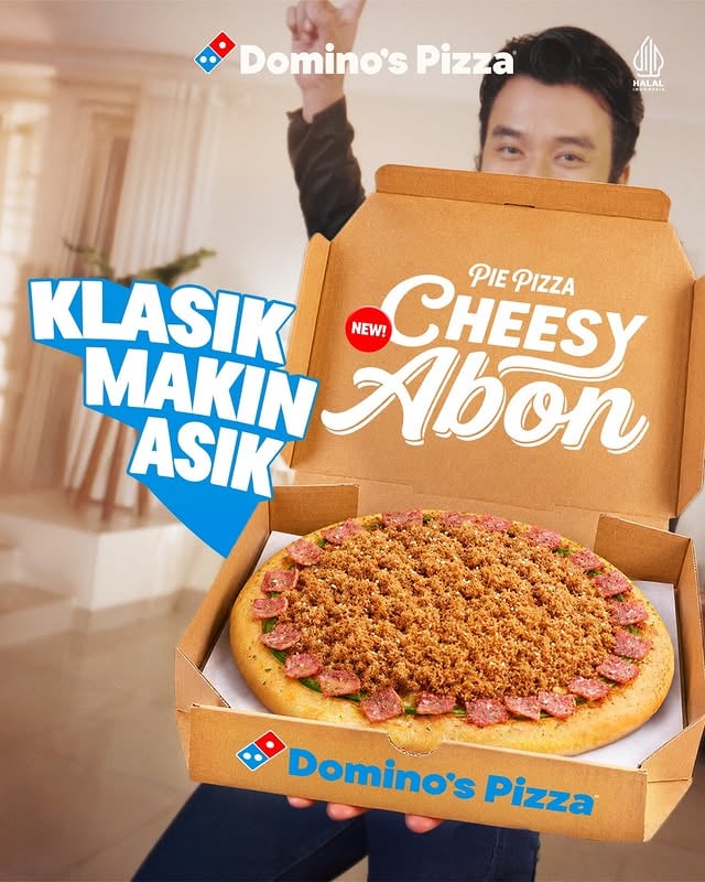 Kamis K-nya apaaa? KLASIK MAKIN ASIK!✨🍕Cuma Pie Pizza Cheesy Abon yang rasanya klasik tapi asik!🤪Yuk cobain sekarang di paket PAPI DUO cuma 50rb/pizza!*🙌🏻 by @dominos_id