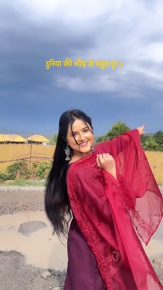 Zamane se durr, khud ko qaid rakhna bhi toh aazadi hai🏔️♥️🕊️
.
.
.
[mountains,bir, bir biling, nature, divine,Pahari, mountains, Pahad, Sukoon, peace, mountain girl, Himalayas, Himachal, Himachal Pradesh, poetic, views, scenic views, peaceful, home, Homeland,Preksha Rana]

#mountains #solitude #peace #sukoon #PrekshaRana