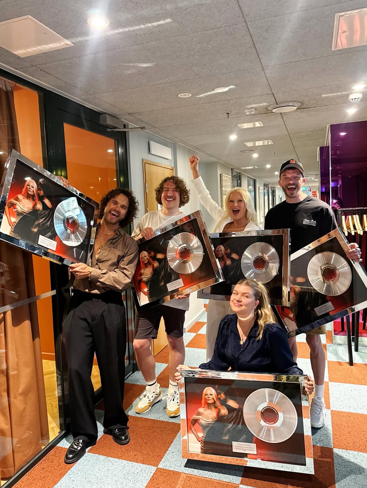 Yeeehaaa!!!! 🥳 More than 22 MILLION streams!! 🔥 The amount of love you’ve shown this song is unreal. Thank you so so much!!! ❤️🙏🏻❤️

@peteparkkonen @vilmaalinamusic @halislauri @rzylivin