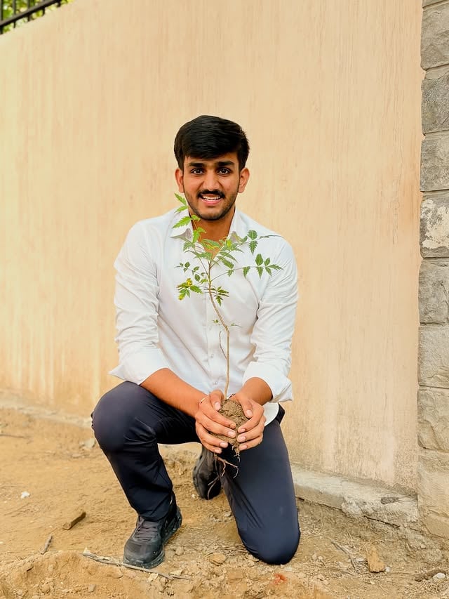 Be the reason the Earth smiles today. On the occasion of World Environment Day, a tree plantation drive was conducted at the new DUSU office, Prerna Bhawan. 🌱Every tree planted today is a step towards a greener, healthier, and more sustainable future. Let us all pledge to protect our environment and contribute to a cleaner Delhi University campus.#WorldEnvironmentDay #DUSU #GreenCampus #delhiuniversity #aryanmaan by @aryanmaan