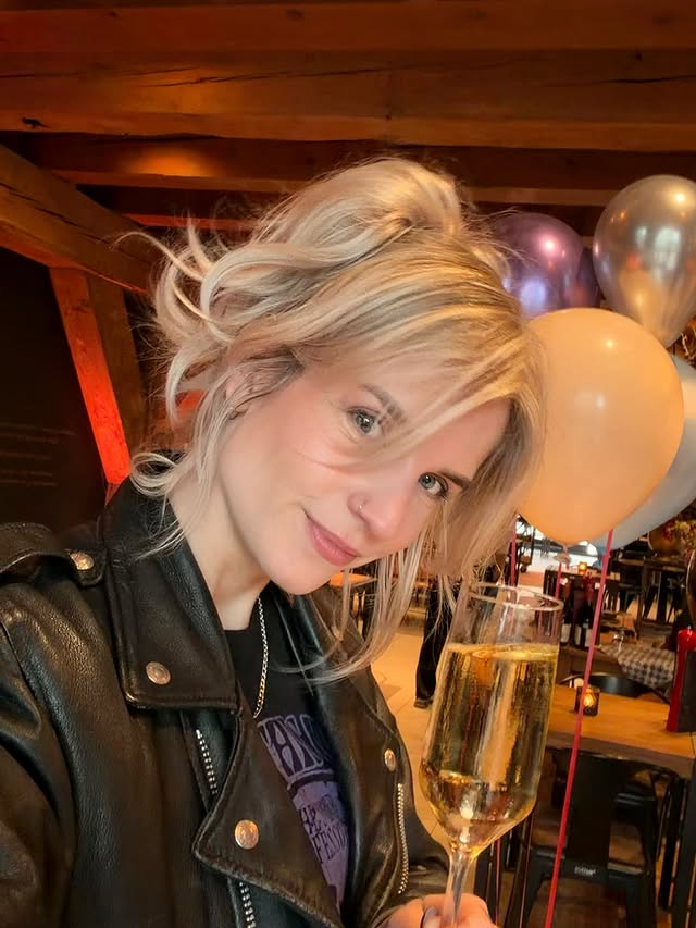 ❤️ 36, ik heb het gered! Vanochtend verrast met een verjaardagsontbijtje en cava 🥂 En overmorgen vier ik mijn verjaardag voor het eerst in 12 jaar weer eens met een heel bijzonder (moord)diner.

De echte verjaardagsfoto’s volgen dus nog 😉 stay tuned!