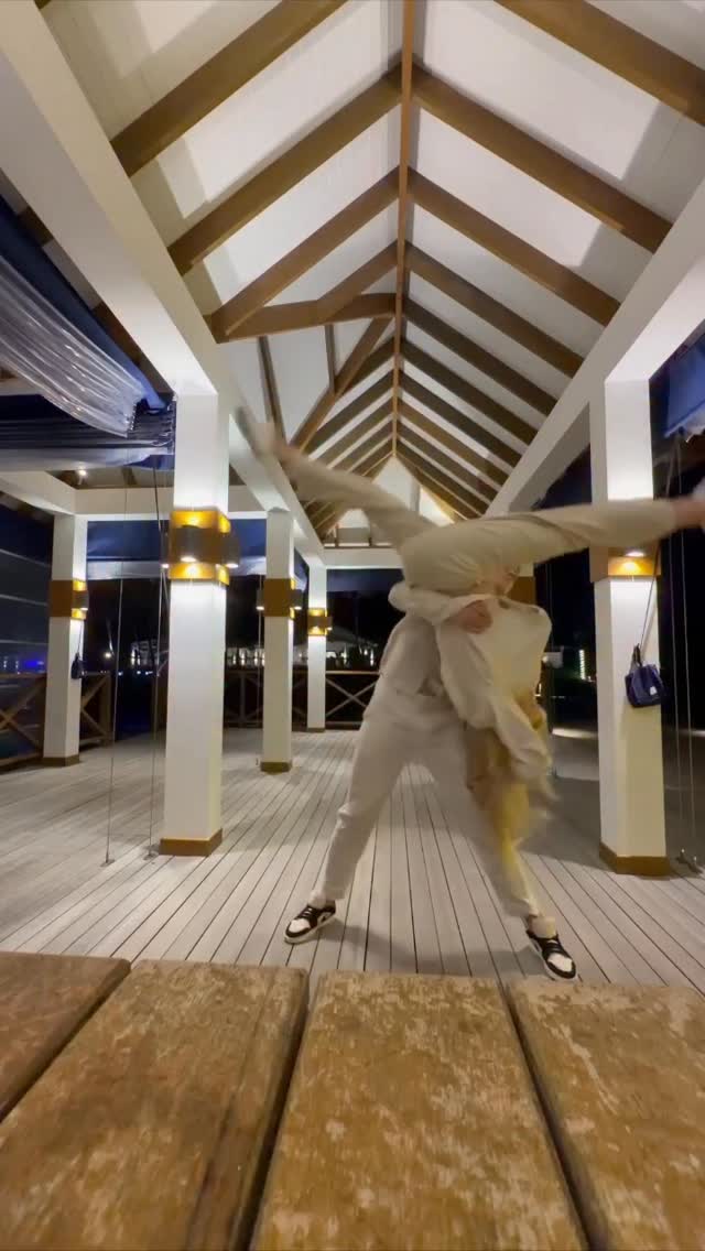 💃🏼🕺🏻