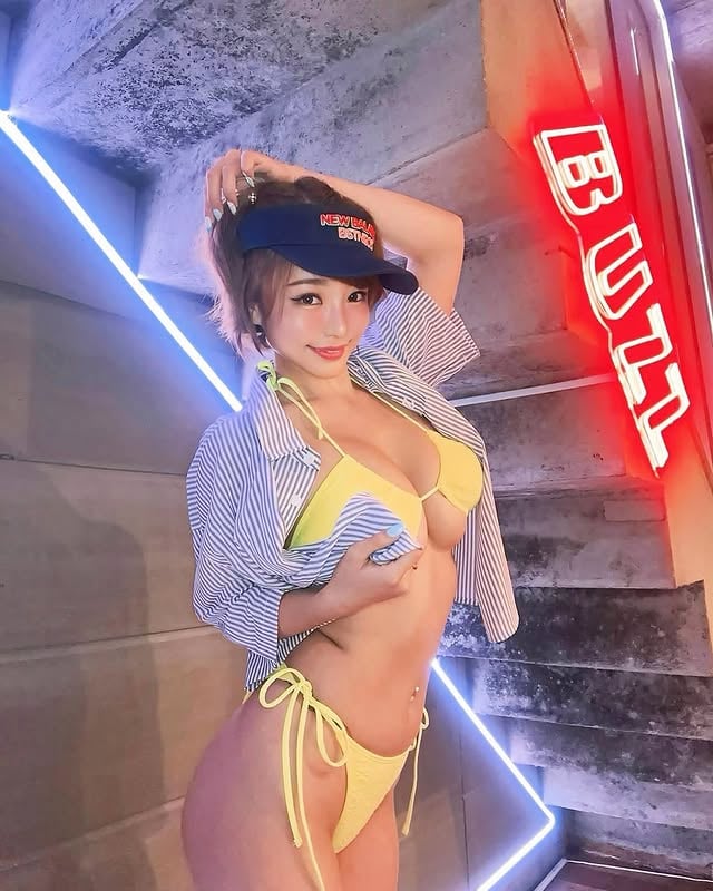 🎫✨本日20:00〜チケット発売✨🎫

📣CYBERJAPAN ボウリング大会🎳

⚠️とっても大事なお知らせ⚠️

チケット購入時の【備考欄】に必ずご記入をお願いします🙇‍♀️✨

① 推しメンバー名
② モニター表示＆宛名用のお名前

⚠️未記入の場合⚠️
・推し席に配置できません🥲
・特別ブロマイドがお渡しできません🥲

定員72席で完売となります🎳✨

同じチームになれるよう、推しメンバー名の記入も忘れずにお願いしますね🫶💕

完売前にぜひお早めにお願いしますっ🥹🙏✨

本日20:00〜✨
ぜひぜひGETしてね🥰🎫🤍

ENAチームで会えるのを楽しみにしてるね☺️🎳❤️

#ena #cjd_ena #cyberjapan #ボウリング