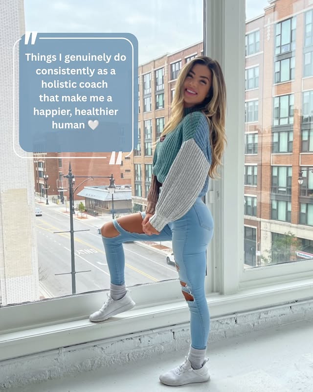 No crazy secrets.No perfect routines.Just a handful of habits that genuinely make me feel better & happier 💗 Which one are you stealing from me? 👀 hehe And what’s one thing you do consistently that makes you feel your best? ✨Drop them below so we can share some cool ideas!👇 by @allybesse