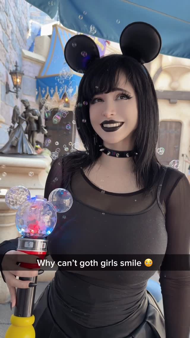 Heh heh I smile #goth #gothgirl #disneyland #lol #funny by @pinkchyuwu